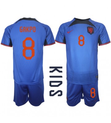 Nederländerna Cody Gakpo #8 Bortaställ Barn VM 2022 Kortärmad (+ Korta byxor)
